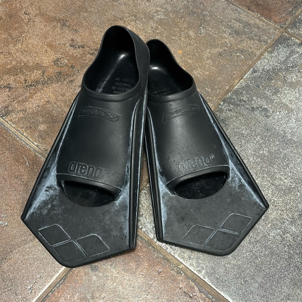 Arena black swim fins